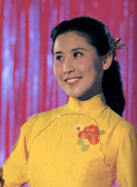 昔日歌唱家远征曝近照当年歌声似蜜甜人称小王昆如今人虽老但风采依旧