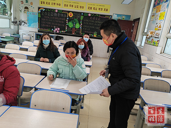 新都区西街小学组织教师开展疫情防控演练活动