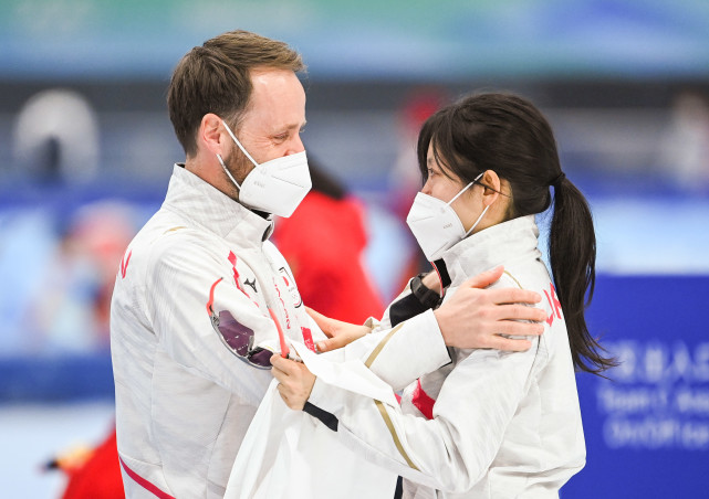 (北京冬奥会)速度滑冰—女子1000米决赛:日本选手高木美帆夺冠(2)