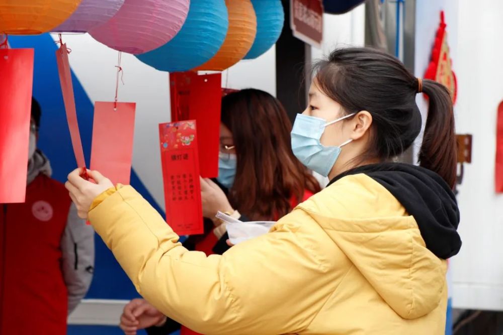 傳統的節日元宵節,湖南省血液中心無償獻血志願服務隊在南門口,火車站