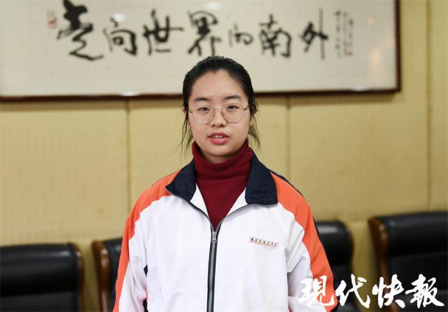 南京外国语学校戴江齐,袁浩天和张庭瑞三位同学获得参选资格,其中戴江