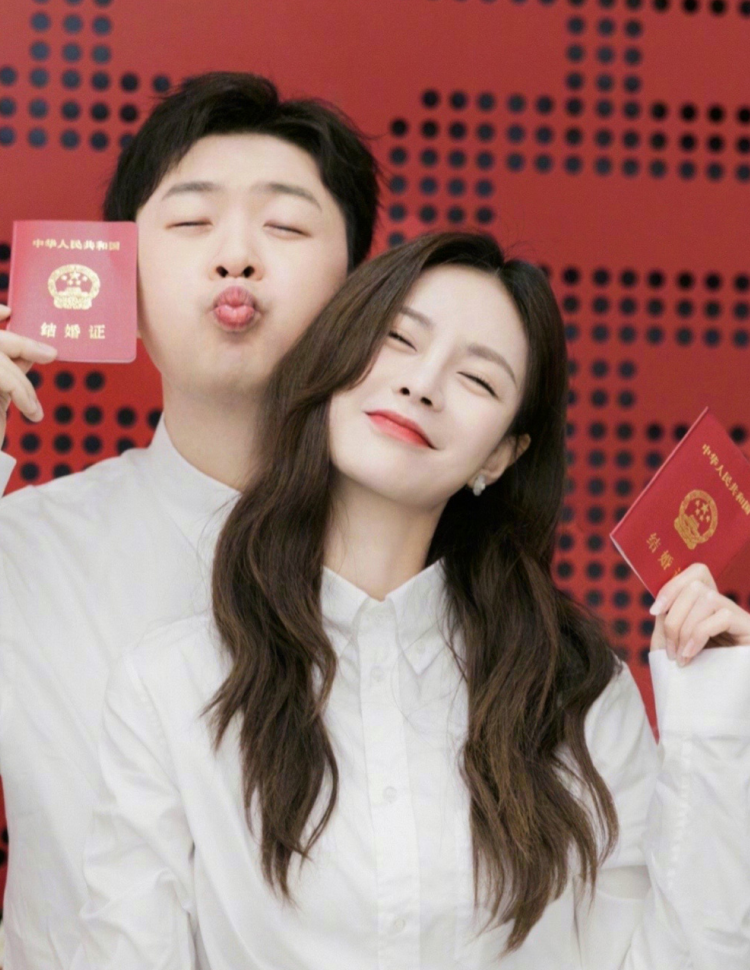 官宣结婚后好友晒杜海涛求婚现场照沈梦辰秀大钻戒