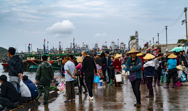 海南:陵水新村码头春节后海鲜逐渐增多