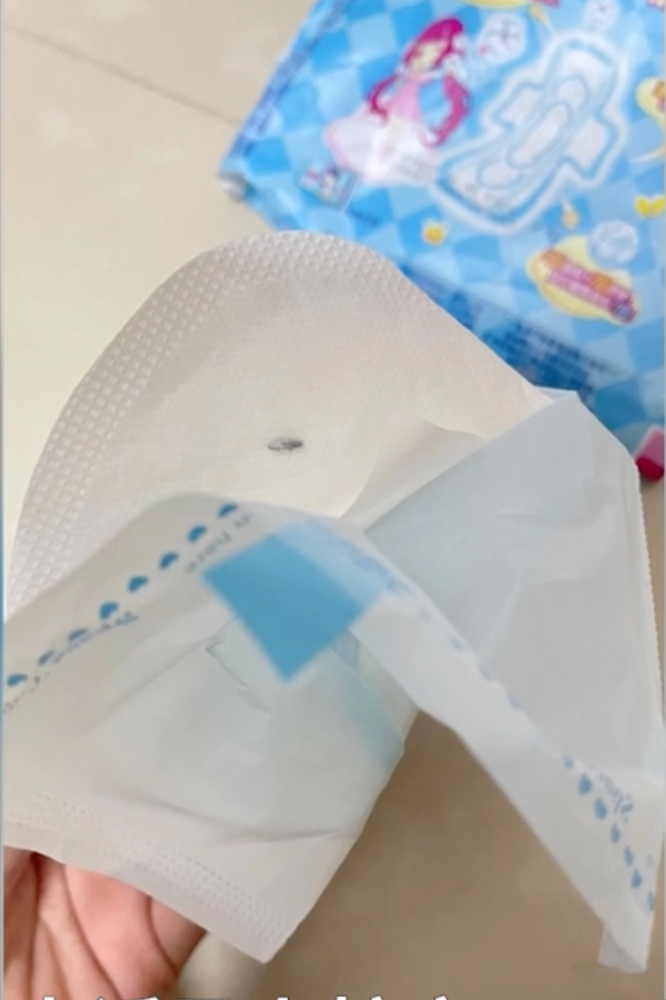 卫生巾里又发现虫卵此前高洁丝的事不了了之这次情况大不相同