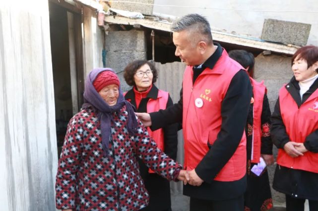 专访山东省民族进步模范陈贵成花埠圈村实现由乱到治华丽蝶变访谈录