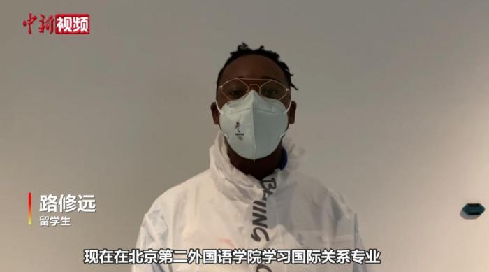 肯尼亚76岁退休老师入住酒店第二天早上被发现死亡小学音乐书