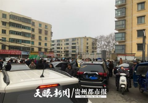   安顺一小区停车收费引矛盾 业主：已将车位“买断”，物业收停车费不合理