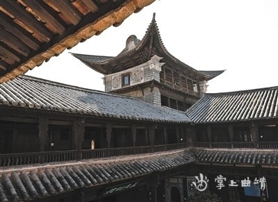 東蓮花村裡最耀眼的當屬馬家大院古建築群,建於公元1941年.