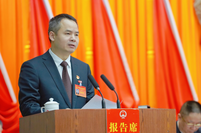 聚焦两会乐昌市十六届人大二次会议开幕
