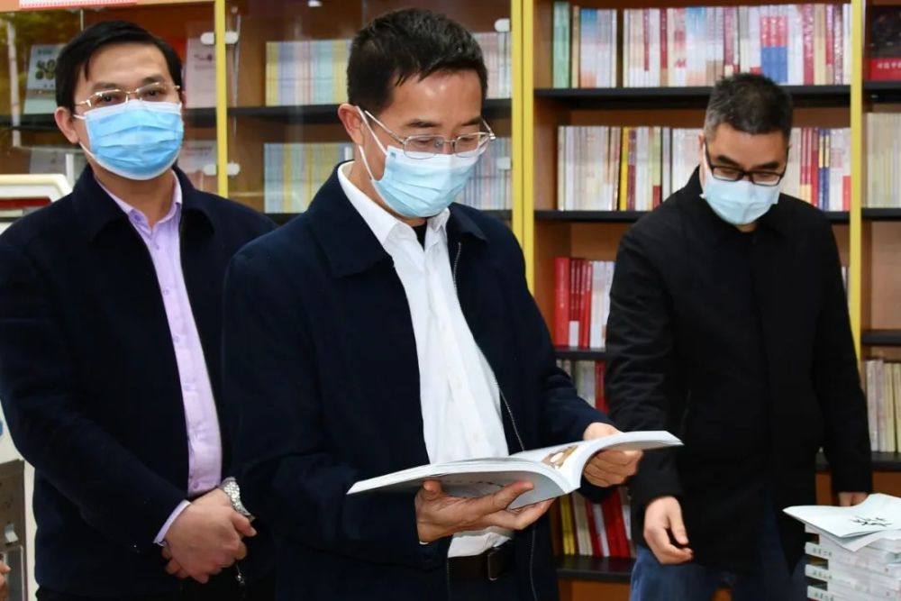贺州市委常委,宣传部部长李剑思到贺州市新华书店有限
