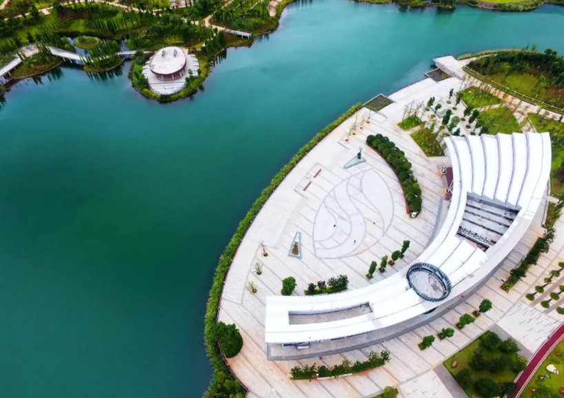 东湖公园苏仙区旅游集散中心坚持善作善成,坚守"为民之心".