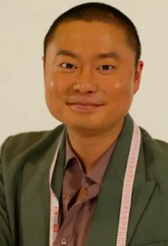 但魏翔却并没有遂了父母的心意,也许是天赋异禀,也许是打打闹闹的过程
