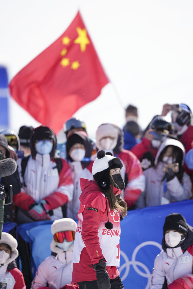 媒 ·北京冬奧會)自由式滑雪——女子u型場地技巧決賽:谷愛凌奪冠(2)