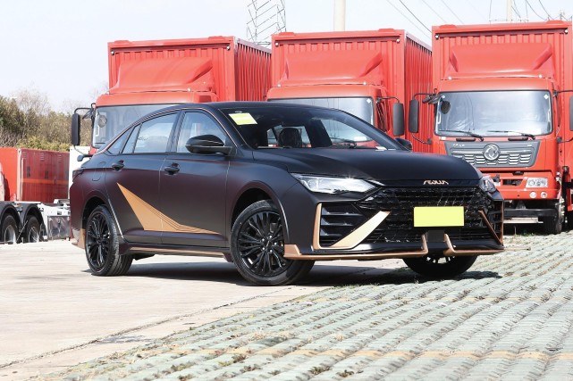 详解东风风神奕炫max暗夜版售1279万起车宽1890mm你看咋样