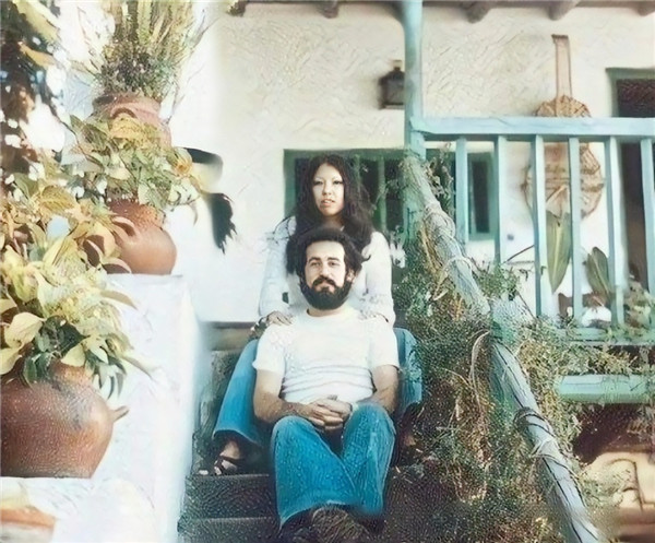 三毛真实的撒哈拉之旅形同乞丐住垃圾旁日用品靠捡只剩爱情