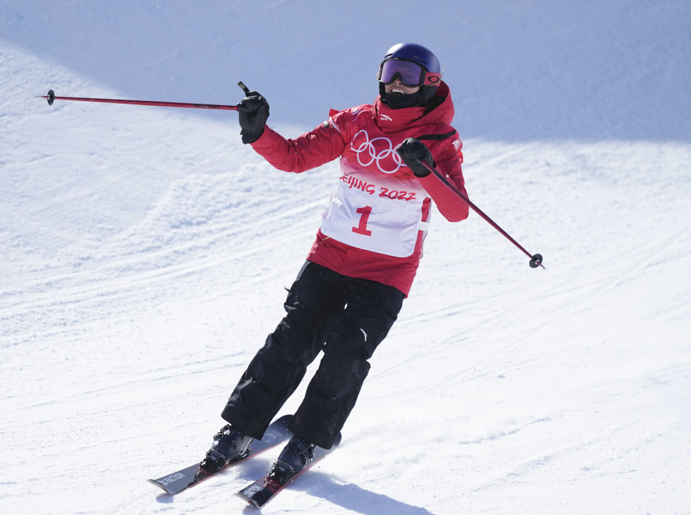 (新华全媒 ·北京冬奥会)自由式滑雪——女子u型场地技巧决赛:谷爱凌