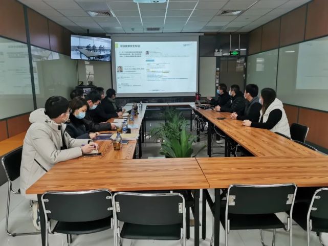 近日,区卫健委来到日铭电脑配件(上海)有限公司开展走访排查,实地察看