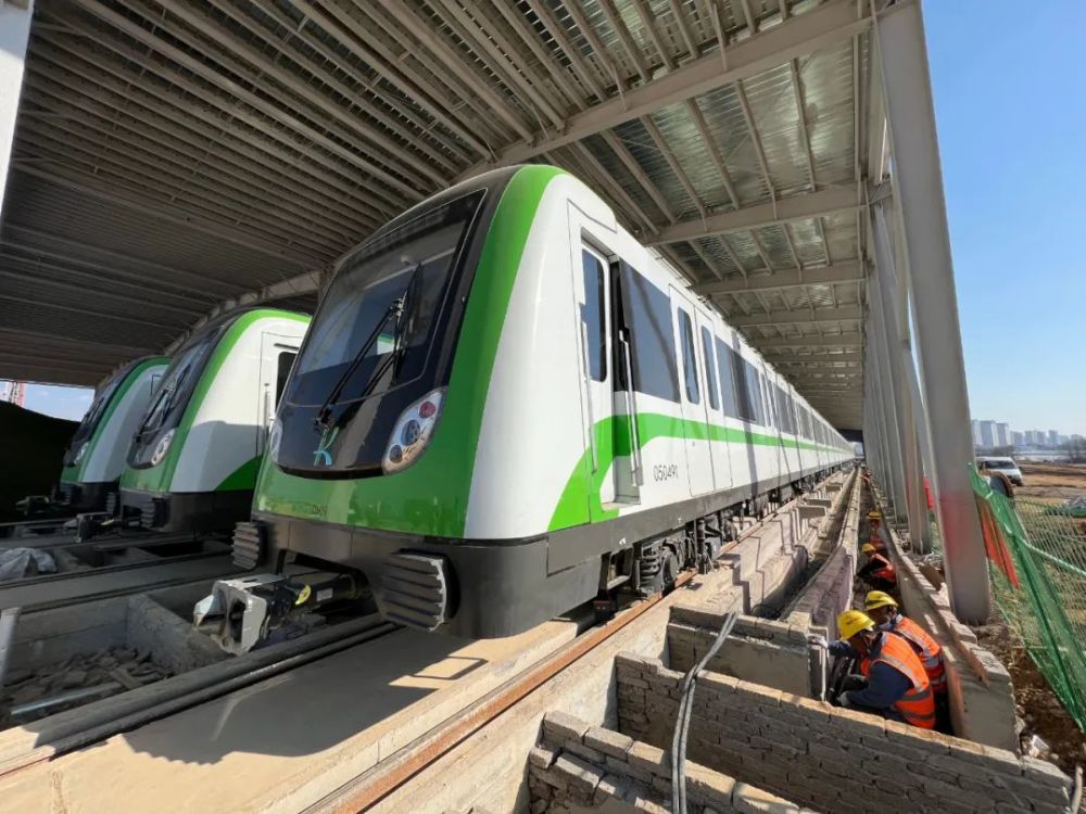 昆明地铁五号线渔村停车场施工进度完成90三辆列车已入驻
