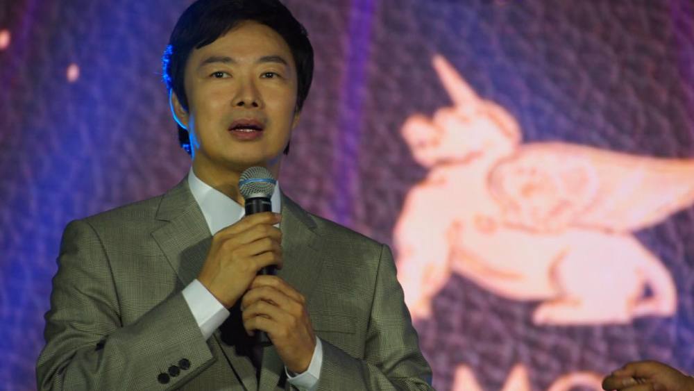 身价不菲的费玉清,67岁了,为何至今未婚_腾讯新闻