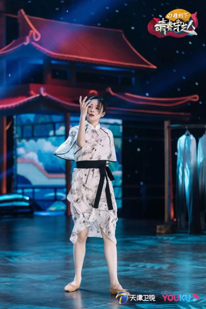 李丞汐青春守艺人开播翩然舞动韵似流云