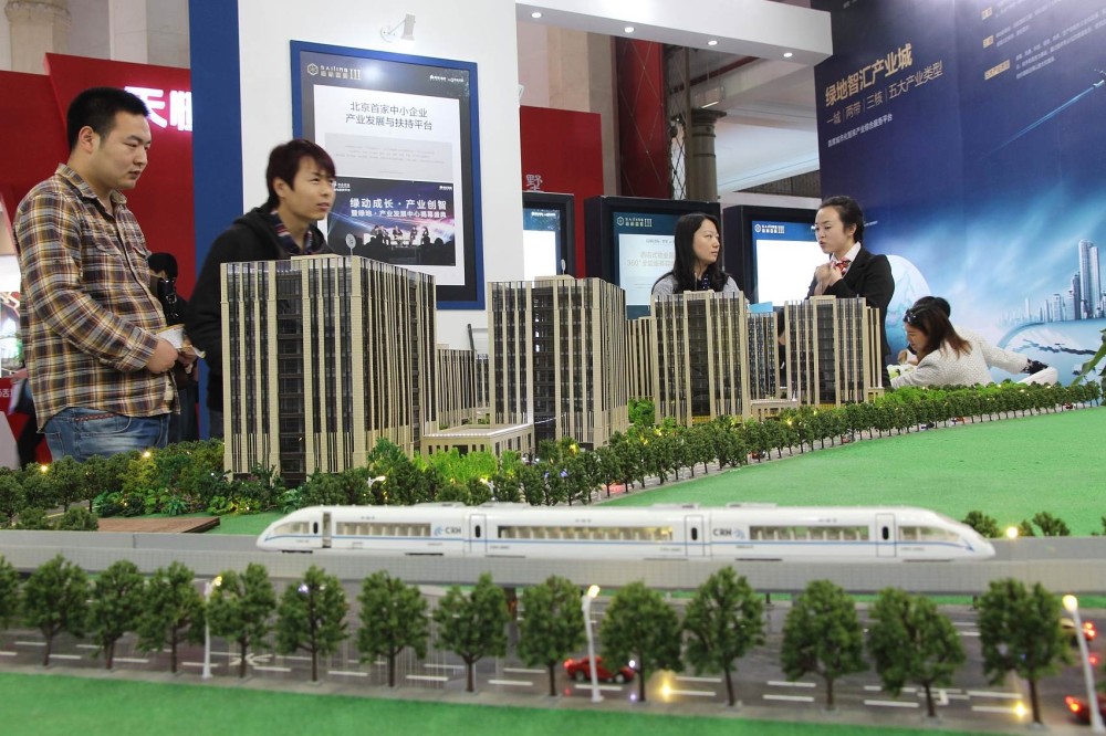 “金三银四”进入尾声，深圳开发商和房产积极备战“五一小长假”，房地产市场暗流涌动。