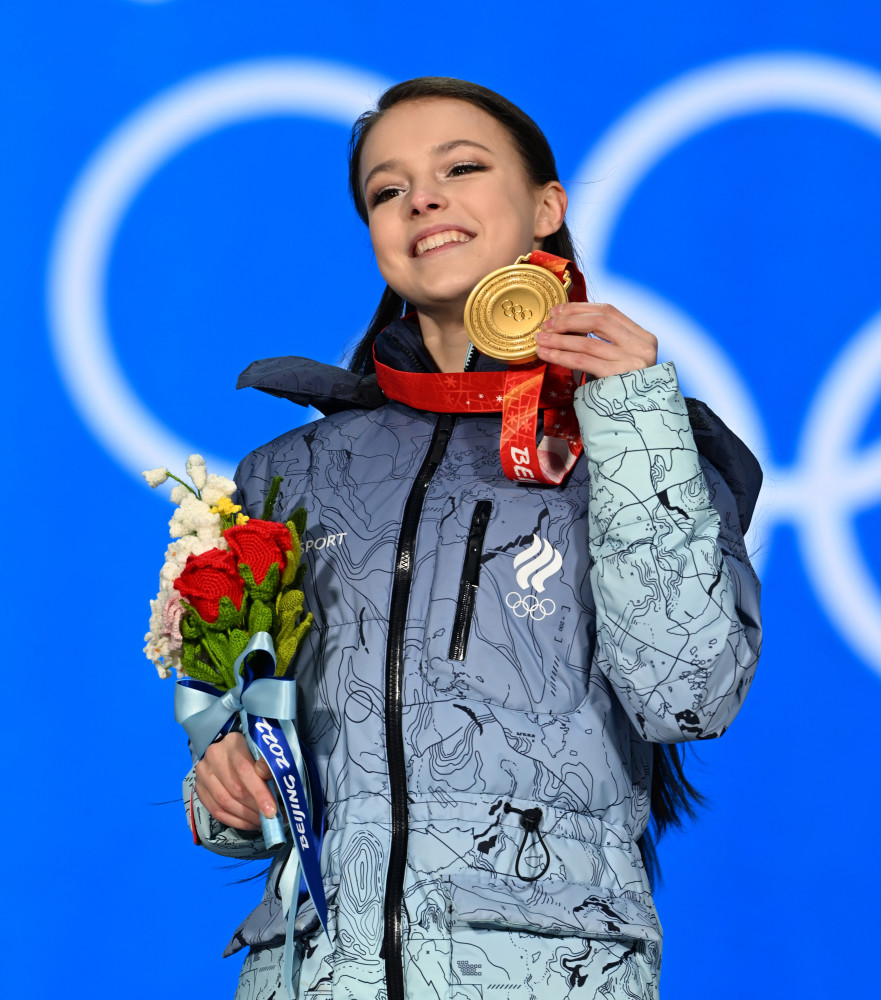 (北京冬奥会)花样滑冰——女子单人滑奖牌颁发仪式
