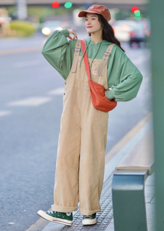 今年开春外套流行“穿短不穿长”，显瘦又显高，适合小个子女生麻豆传煤网站入口直接进入不用