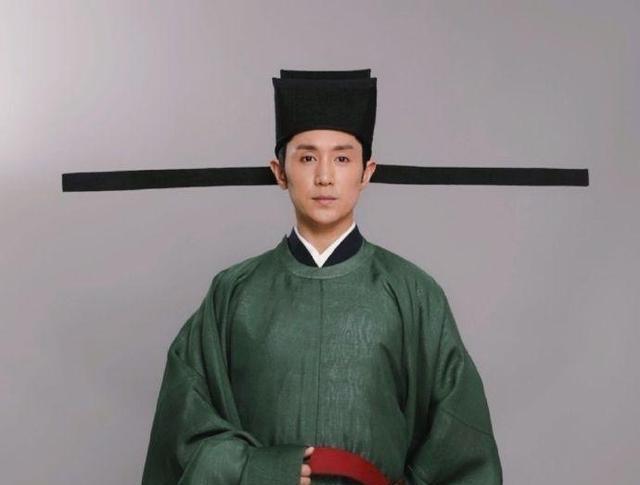 苏舜钦,字子美,出生于书香世家,其祖父苏易简,宋太宗在位期间中庚辰科