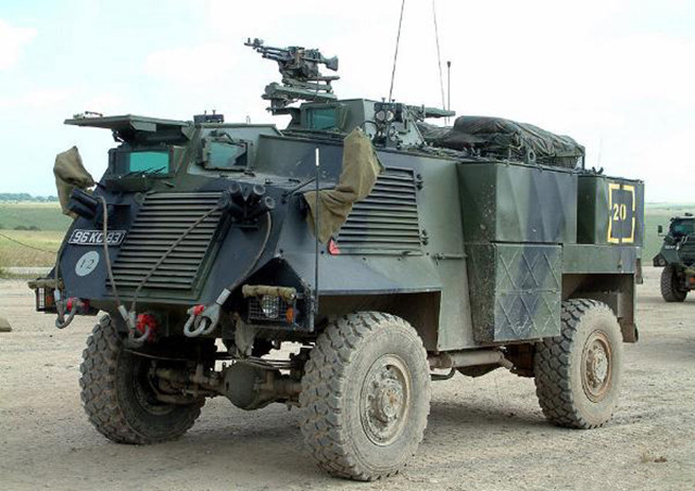 英国的战场出租车撒克逊人轻型装甲运兵车