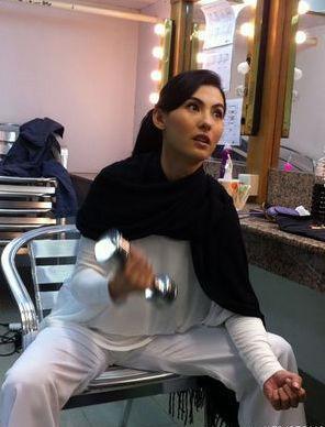 张柏芝重现经典拍照姿势,网友:脸没有变,身材却比之前更好了_腾讯新闻