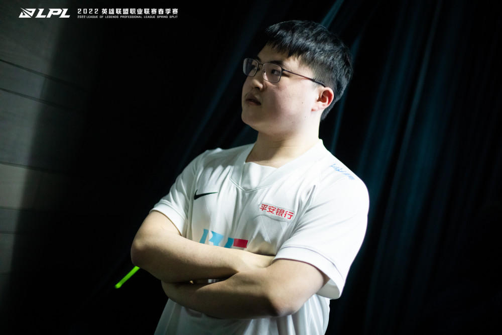 【坐谈客耳】LPL：为什么Uzi在BLG难以登场？福州新概念和九色鹿哪家好