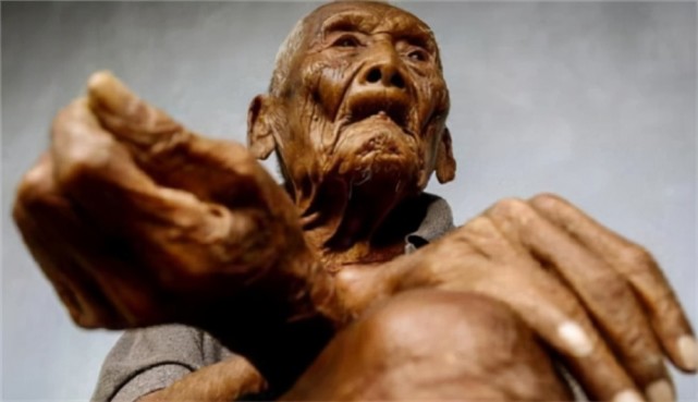 146岁的长寿老人去世被问及死因家人并非老死而是自杀