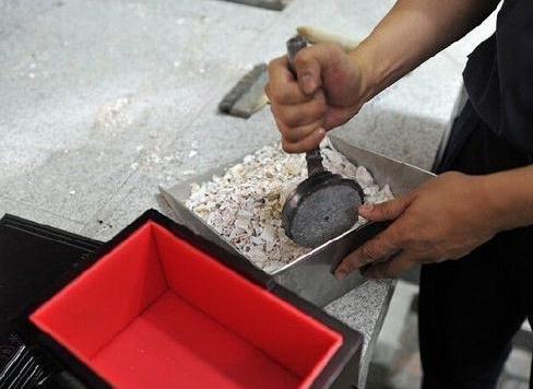 遗体火化后骨灰盒只装一部分骨灰吗会不会掺杂其他人的骨灰