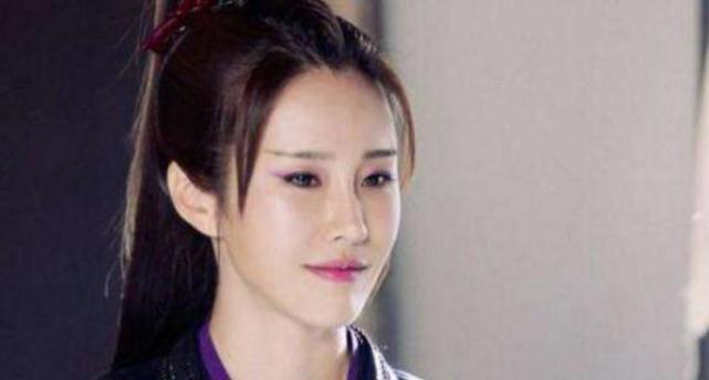 然而随着剧情在不断的发展,柳青芜为了让花不弃和陈煜两个人分开,也是