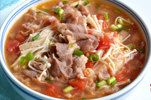 家常美味:番茄金针菇肥牛汤,营养丰富,还开胃|肥牛|番茄|番茄金针菇|