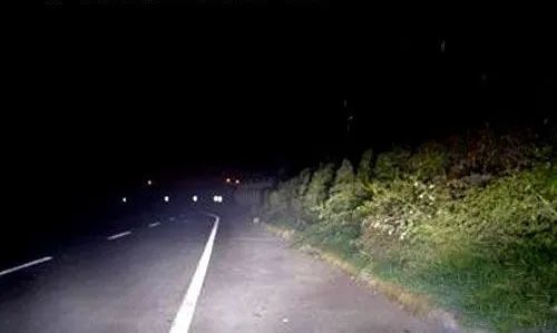 【交警提示】夜间行车光线差盲区多如何确保行车安全？如何看待网红直播带货