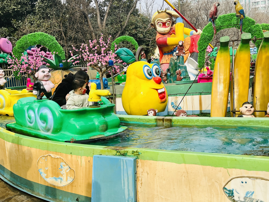 蹭著鄭州頂流摩天輪的熱度我去人民公園逛了一圈兒