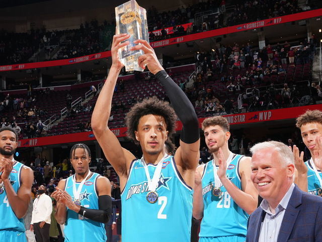 四分位转型高大控卫身高6英尺6英寸的坎宁安,天生是锋卫摇摆人的材料