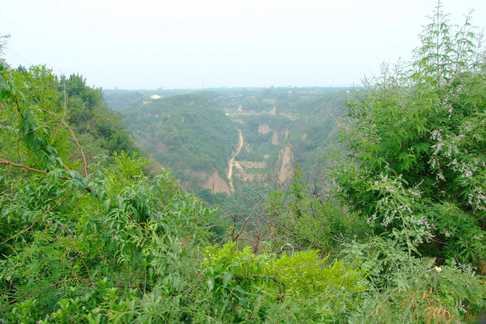 甚至还被西方人称为"东方金字塔,正所谓"北邙山头少闲土,尽是洛阳人