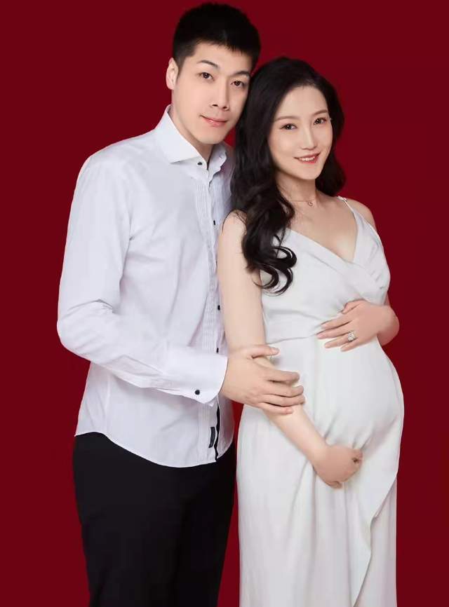 任骏飞全明星将首发拿顶薪开餐馆人气高住别墅模特妻子读博士