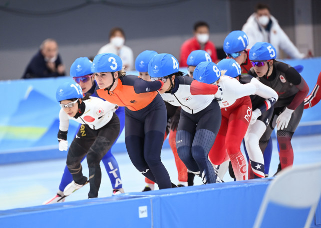 當日,北京2022年冬奧會速度滑冰女子集體出發半決賽在國家速滑館