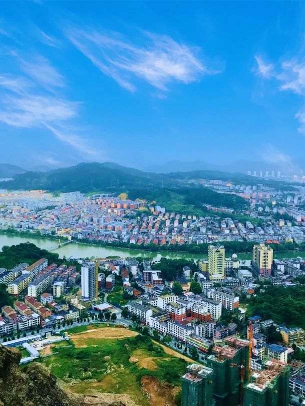 互动在你眼里新县是一座的城市