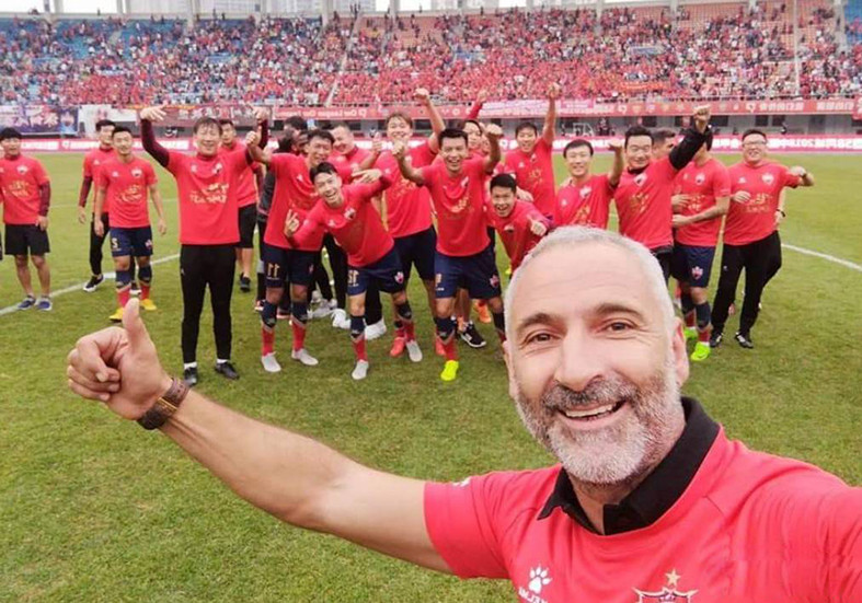 保利尼奥中国球员不爱早晨训练熬夜打游戏在比赛中后知后觉