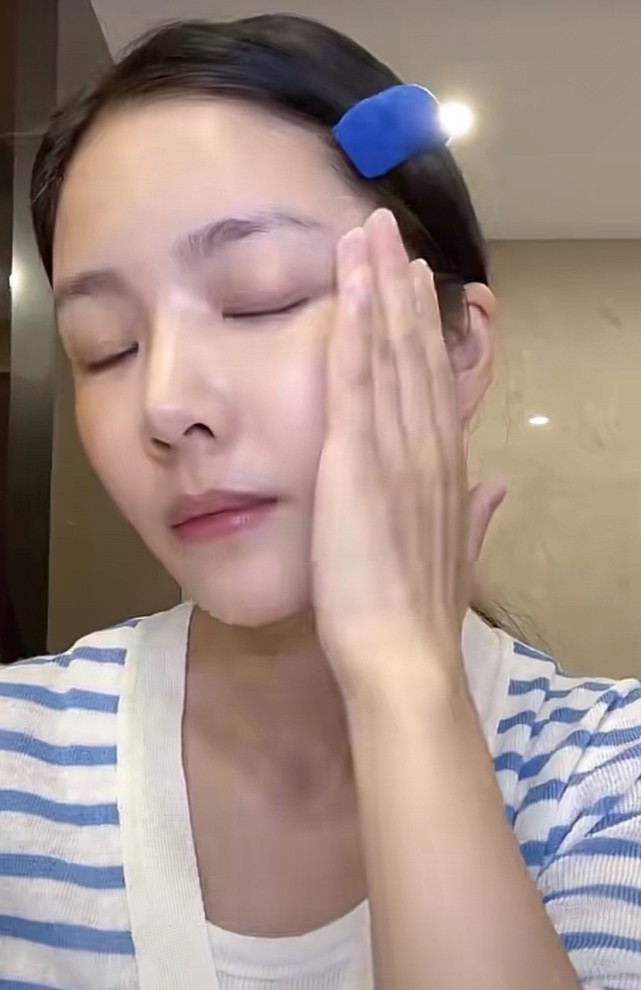 王灿素颜出镜气色差眼睛无神黑眼圈明显遭网友调侃后亲自回应