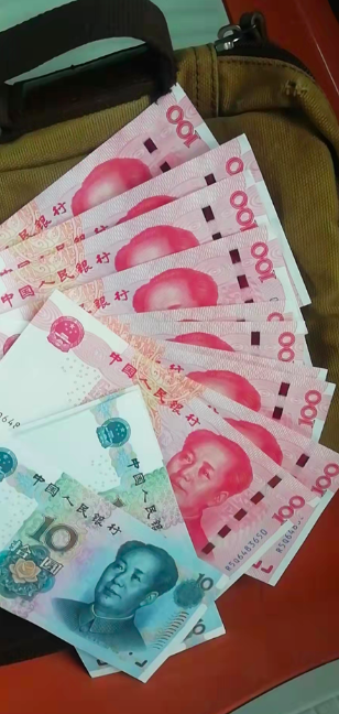 从化一名老伯坐公交粗心遗失千元现金司机妥善保管物归原主