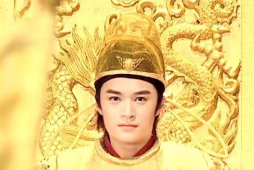 新太祖王莽(公元8——23年)王莽为西汉外戚王氏家族的重要成员,其人谦