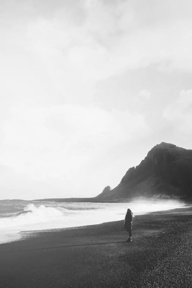 打开腾讯新闻,查看更多图片 >///想从前我们俩分手默默无言地流着泪