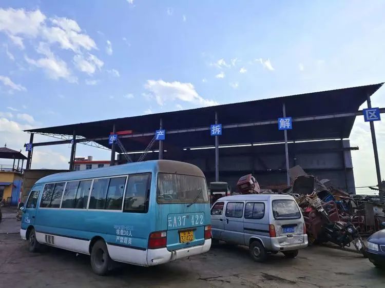 弥勒这辆中巴车,强制报废!_腾讯新闻