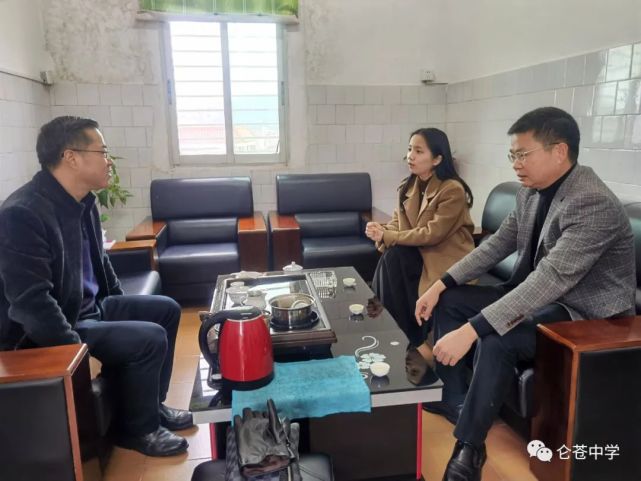 梁明新校长感谢吴宣委的关心指导,表示学校将根据上级部署要求,落实好