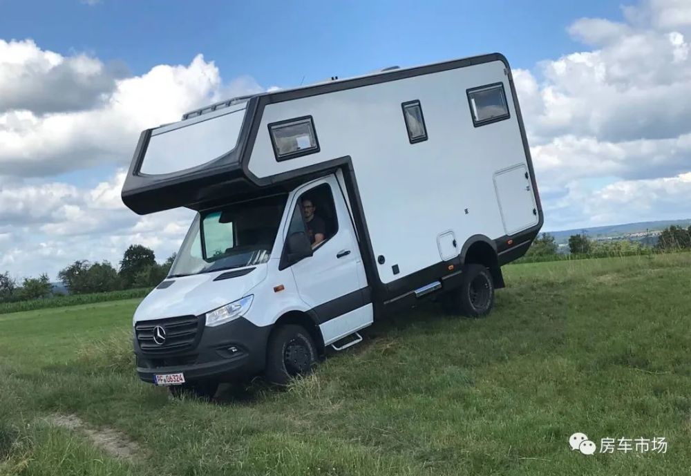 奔驰斯宾特c型房车30t动力全时四驱大空间双床位多人出行